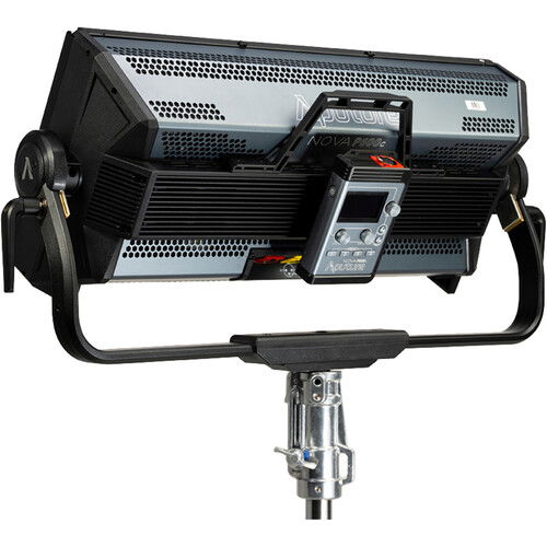 Aputure Nova P600c panou LED RGBWW [4]