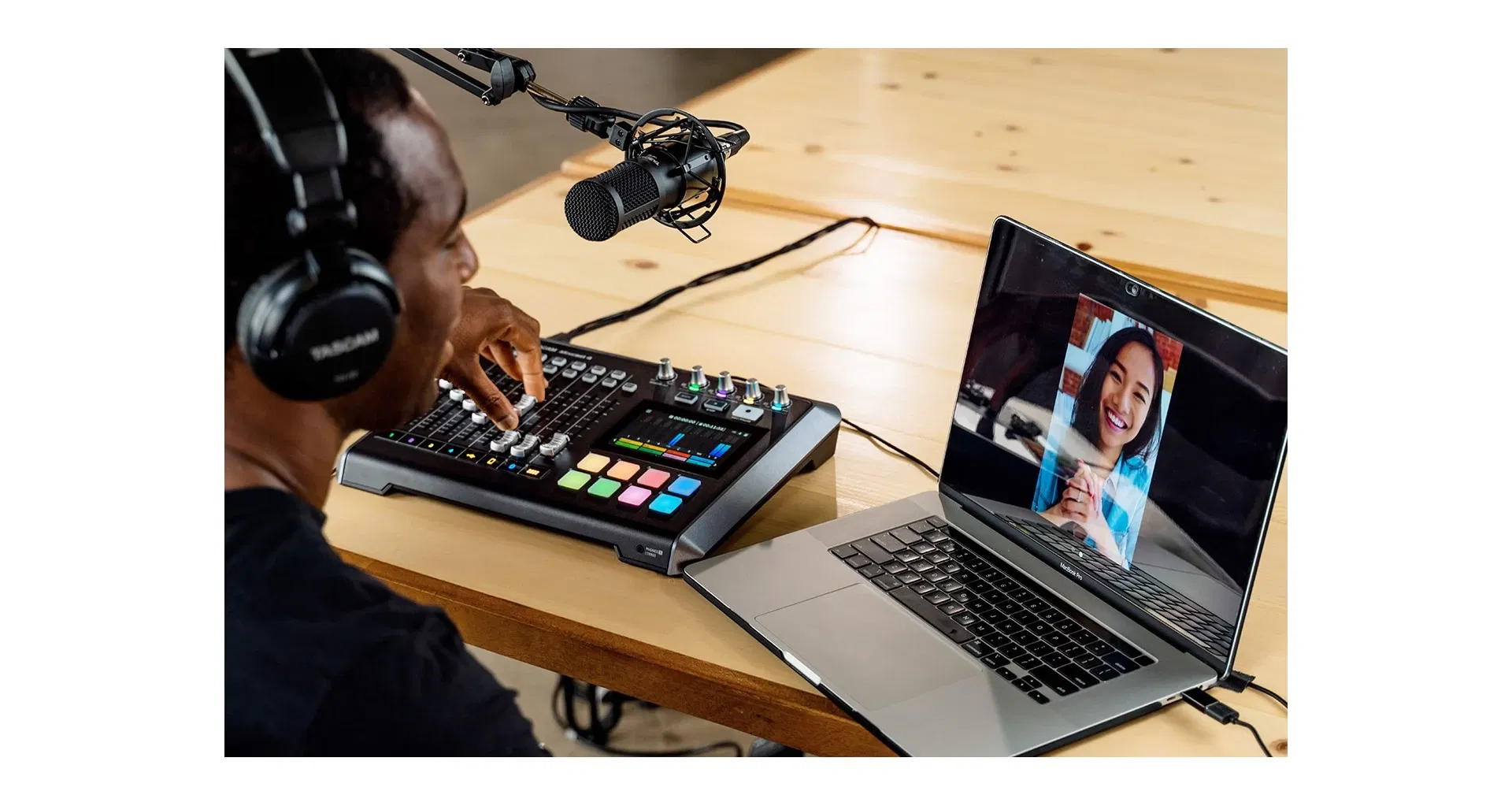 Tascam Mixcast 4 Mixer Podcast [6]