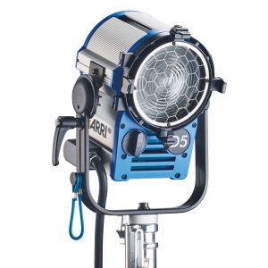 Lumini si blituri - Arri Sursa de iluminare HMI Fresnel True Blue D5