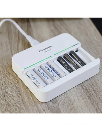 Incarcator Panasonic Eneloop pentru 8 acumulatori AA R6 sau AAA R3 Ni-MH BQ-CC63E [2]