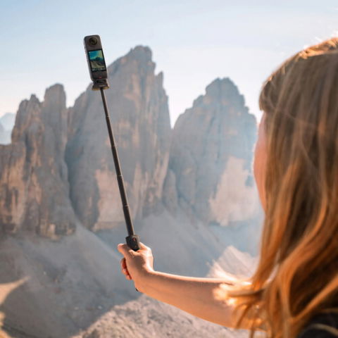 Insta360 Foldable 2-in-1 Selfie Stick cu telecomanda Bluetooth integrata [7]