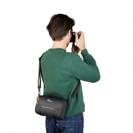 Lowepro Adventura SH 160 III [4]