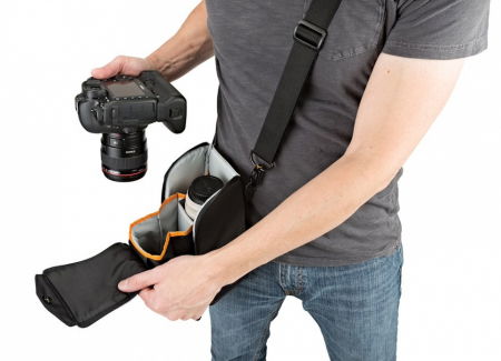 Lowepro ProTactic Lens Exchange 200 AW [1]