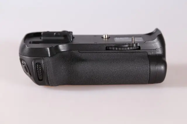 Accesorii aparate foto - Travor Grip din magnesiu pentru Nikon D600/D610
