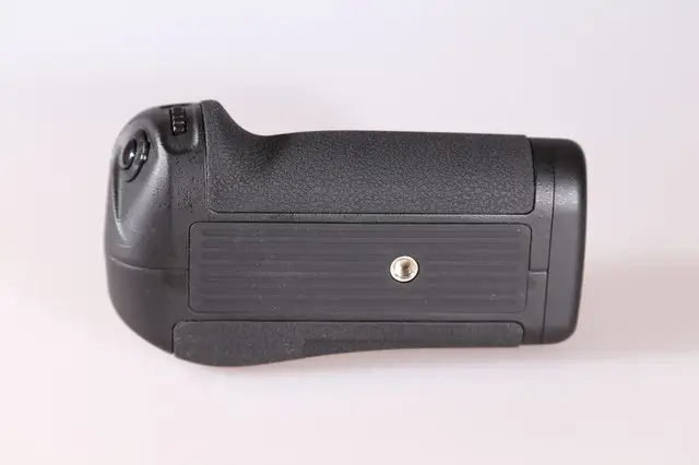 Travor Grip din magnesiu pentru Nikon D600/D610 [2]