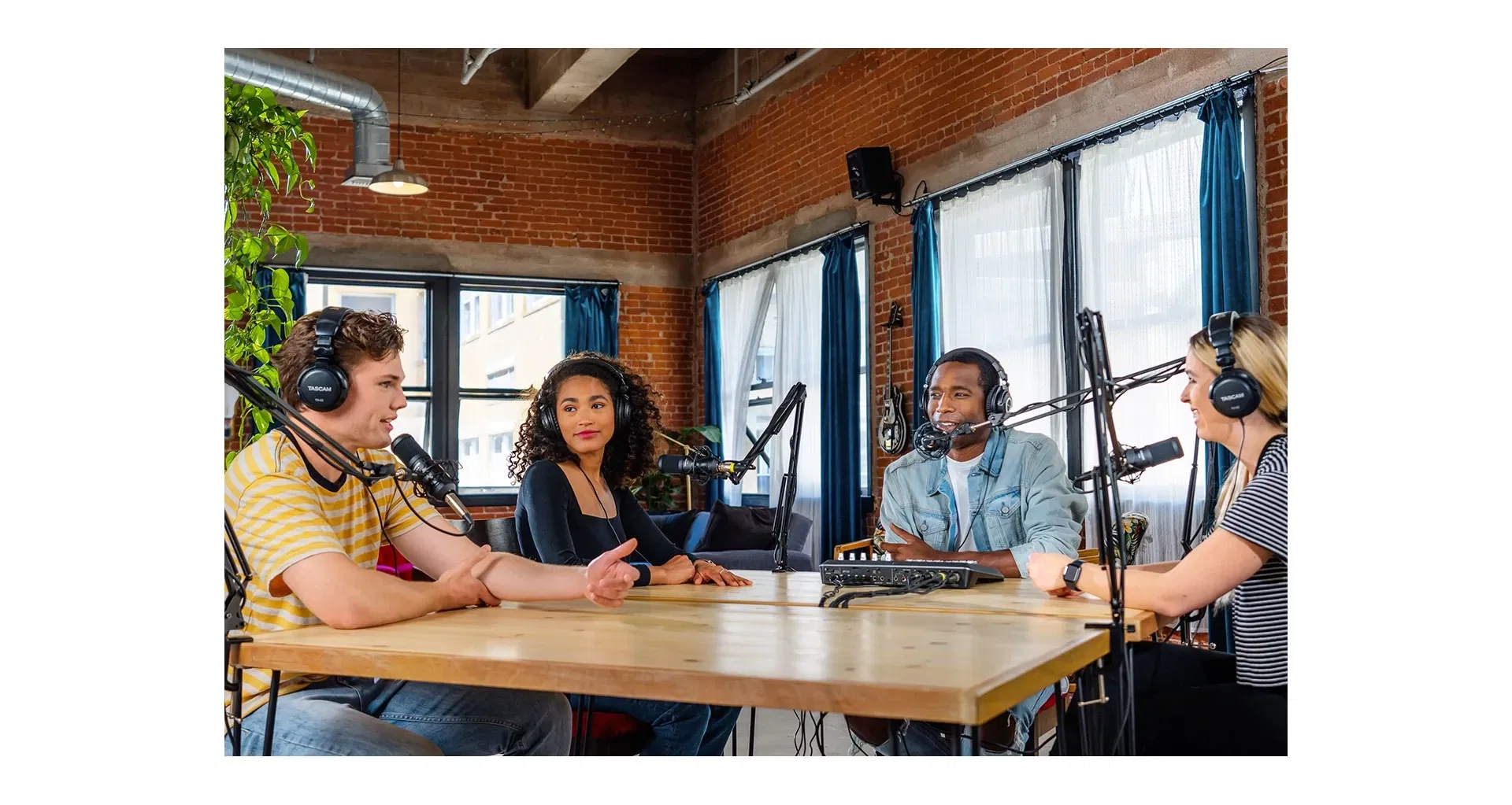Tascam Mixcast 4 Mixer Podcast [9]