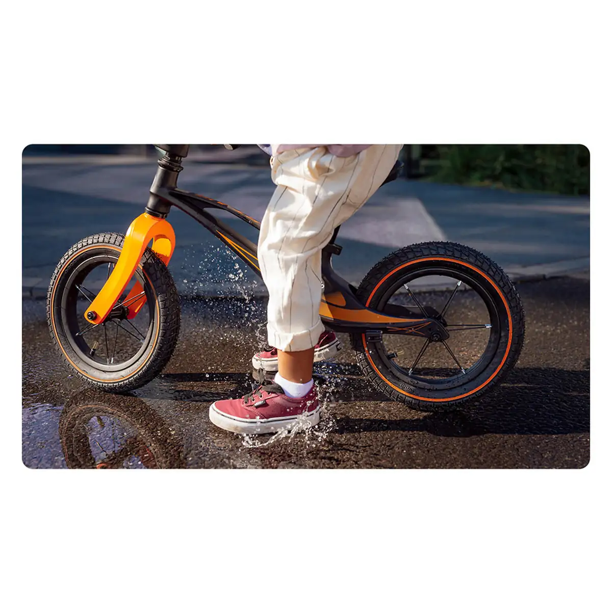 Bicicleta usoara Bart Air, Fara pedale, Cu roti gonflabile, Cu cadru din magneziu, Cu ghidon si sa reglabile, Greutate [13]