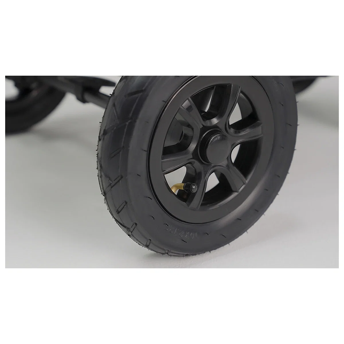 Carucior sport, Lionelo, Natt, De la nastere, Cu accesorii si capotina XXL reglabila, 0 - 22 kg, Negru Onyx 4 ani [25]