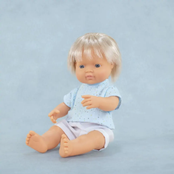 Papusa baiat caucazian blond 38 cm cu tricoul bleu, corp parfumat, colectia My Friends and Me Miniland 10 luni [2]
