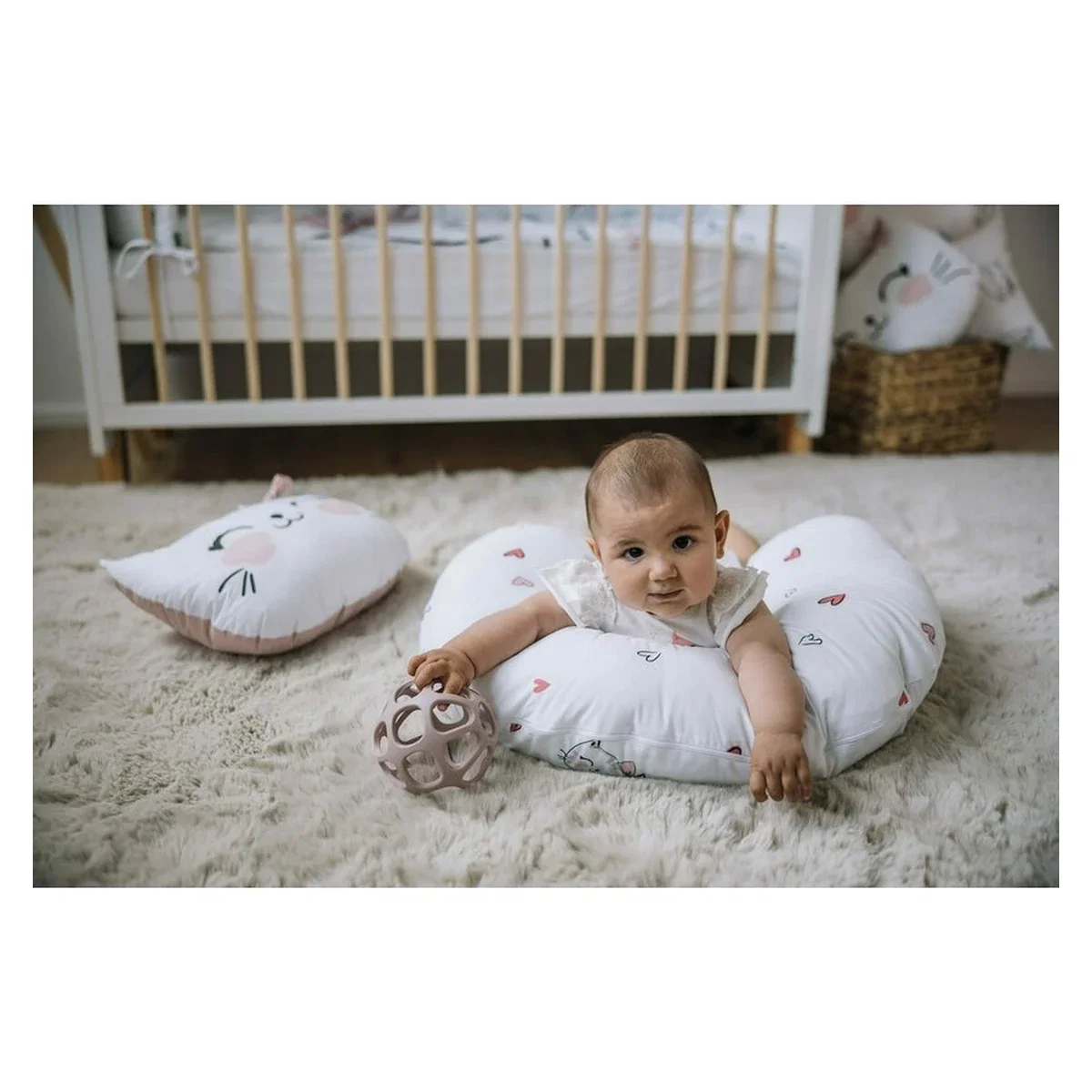 Perna alaptare, Bubaba, Cu husa detasabila, 70x60x18 cm, Kitties&Hearts/White [4]
