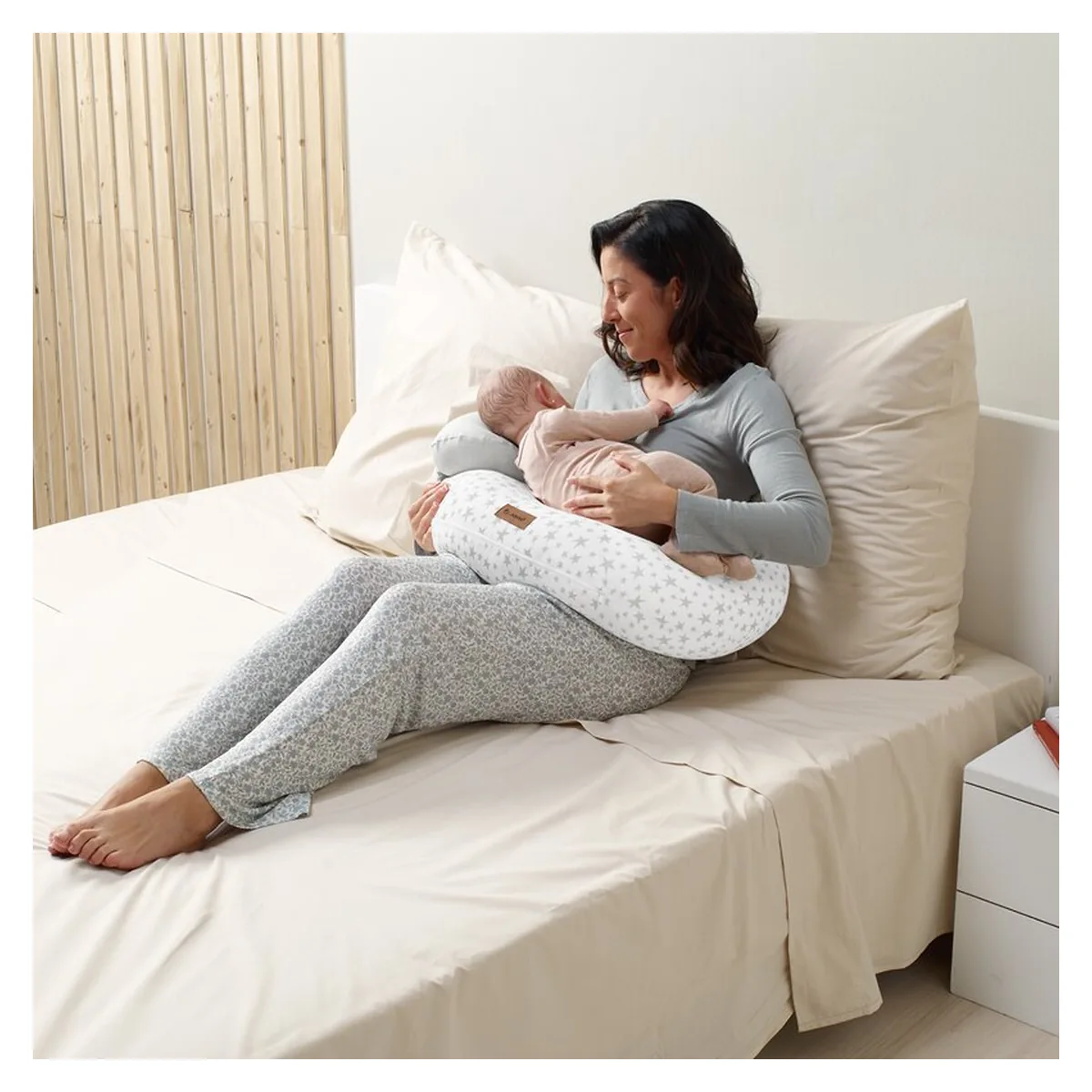 Perna pentru alaptare, Jane, Ergonomica, Cu husa detasabila si lavabila si pernuta suplimentara, Umpluta cu bilute din [2]