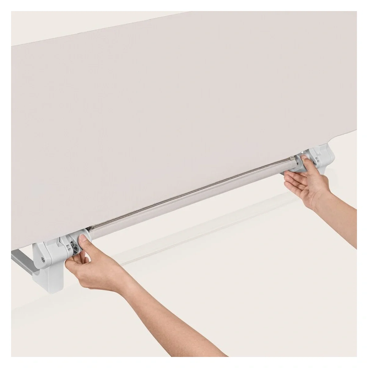 Bariera de protectie pentru pat, Lionelo, Lora XL, Pliabila, 150x46 cm, Bej 18 luni [16]