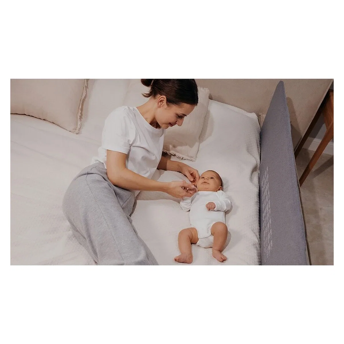Bariera de protectie pentru pat, Lionelo, Lora XL, Pliabila, Sistem de blocare StandSafe, Geanta de transport inclusa, [29]