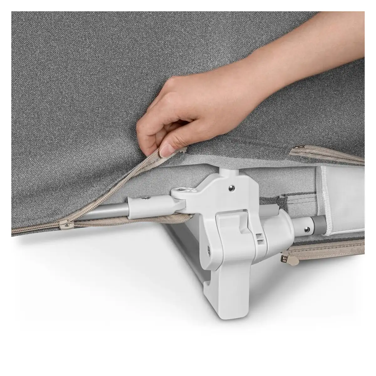 Bariera de protectie pentru pat, Lionelo, Lora XL, Pliabila, Sistem de blocare StandSafe, Geanta de transport inclusa, [10]