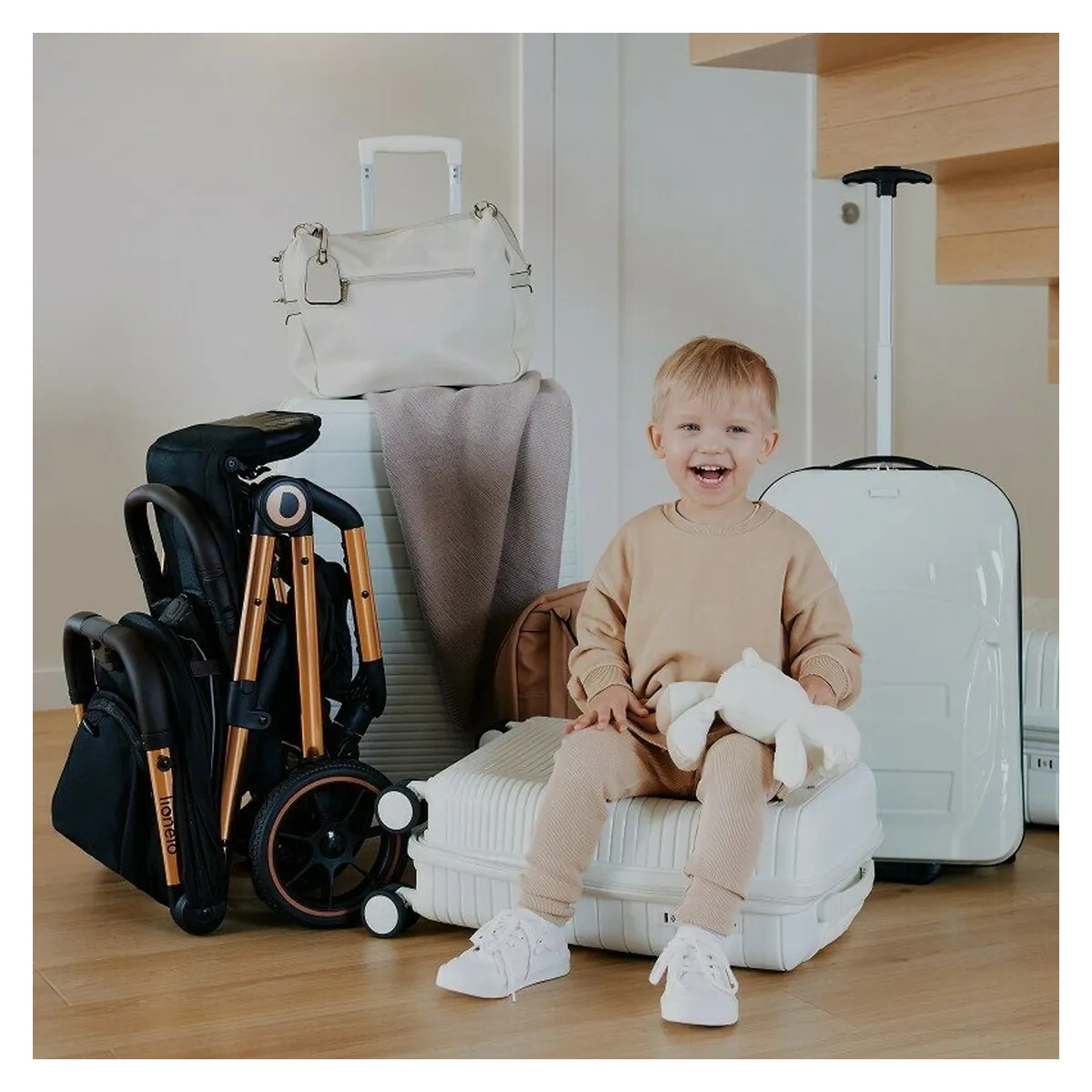 Carucior sport, Lionelo, Cloe, Cu accesorii, Pliere compacta pentru avion, cu o singura mana, 6 luni+, Black Onyx [20]