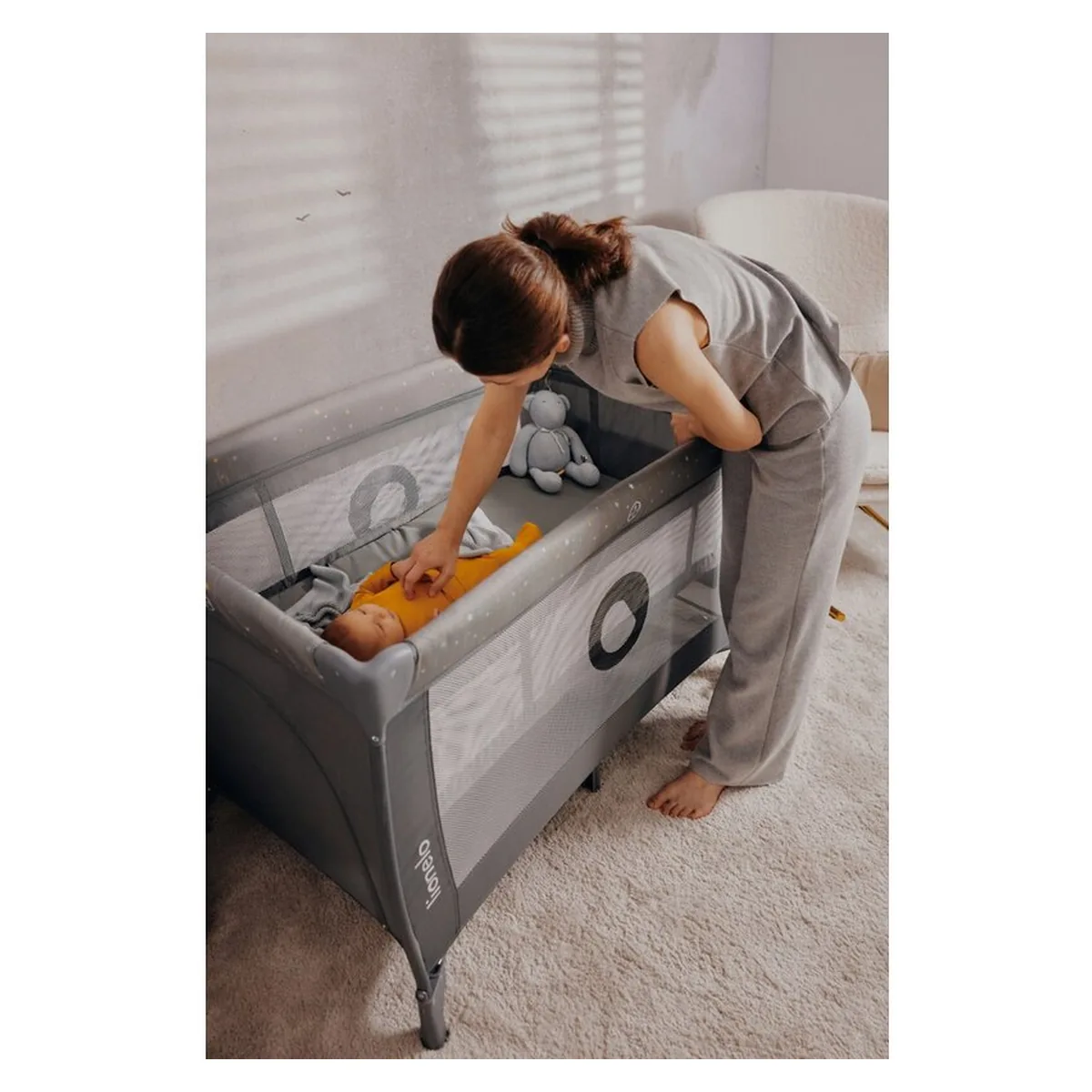 Patut pliant, Lionelo, Stefi Plus, Cu doua nivele, Cu intrare laterala cu fermoar, 2 roti, 120 x 60 cm, Gri/ Multicolor [23]