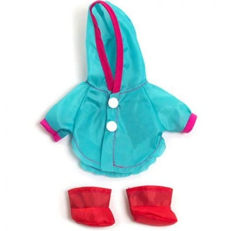 Hainute si accesorii pentru papusi - Set pelerina ploaie si cizmulite pentru papusa fetita 21 cm Miniland 3 ani