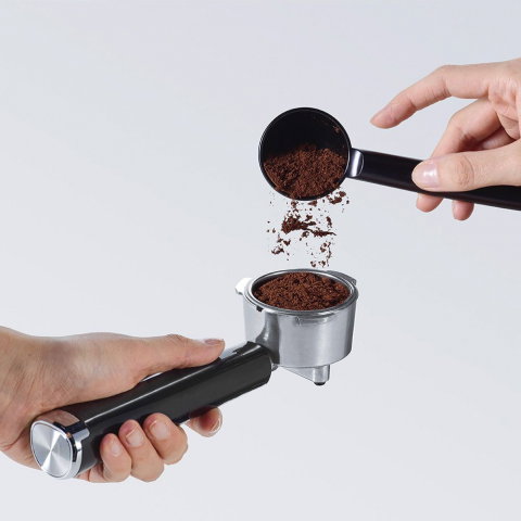 Polti Coffea P10S espressor de cafea pentru espresso și cappuccino, compatibilă cu cafea măcinată și capsule E.S.E. de 44 mm, Steamymilk pentru spumarea laptelui, rezervor detașabil de 1,3 l, 1450 W, [4]