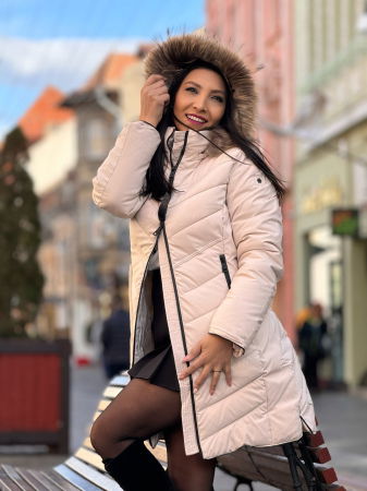 Geci si jachete - Geaca dama lunga crem cu blana naturala