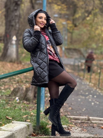 Geci si jachete - Geaca lunga neagra cu emblema