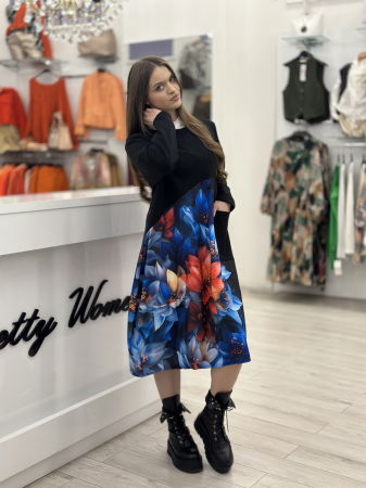 Rochii de zi - Rochie neagra din bumbac  cu imprimeu flori albastre și roșii