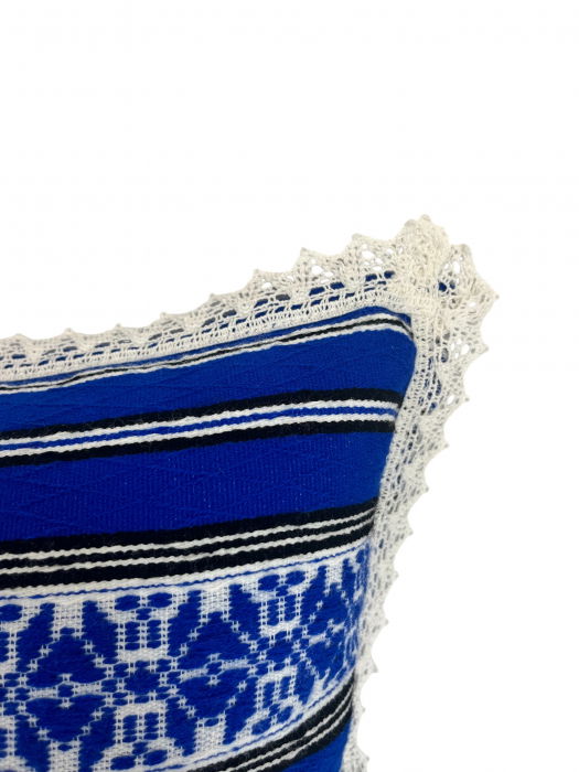 Pernă Albastra țesută manual cu motive tradiționale românești [3]