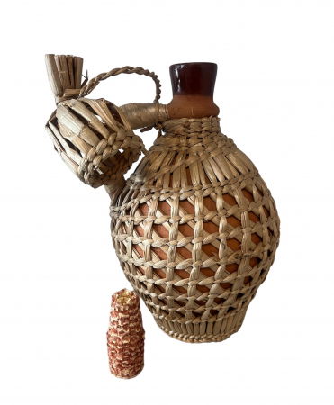 Colecții serie limitată - Ulcior Handmade din Ceramică și Papură, 1 Litru - O Eleganță Tradițională Împletită în Fiecare Detaliu