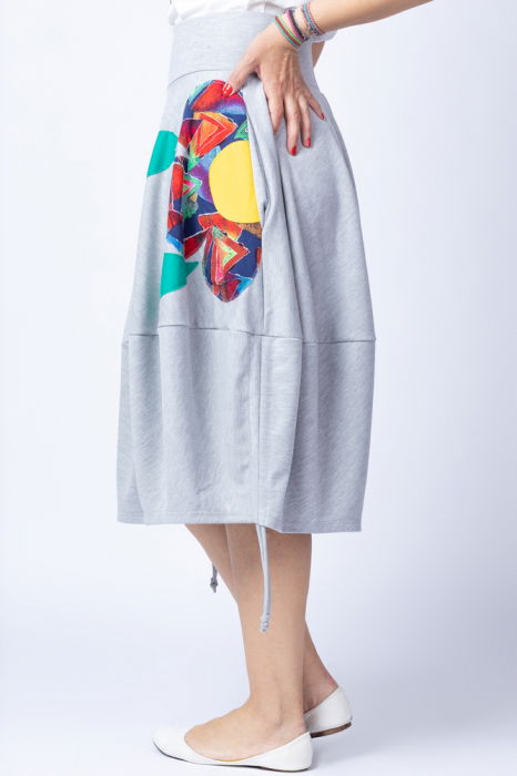 Fusta gri midi tip lalea, cu aplicatie cusuta in forma de floare si sireturi laterale [2]