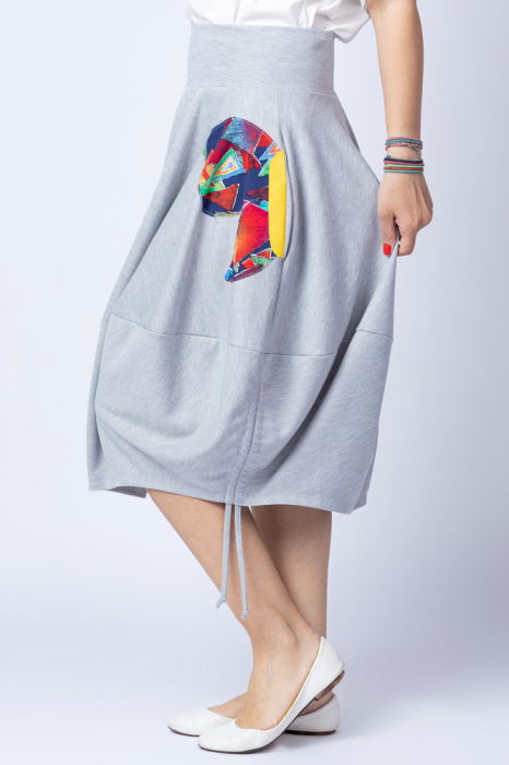 Fusta gri midi tip lalea, cu aplicatie cusuta in forma de fluture si sireturi laterale [2]