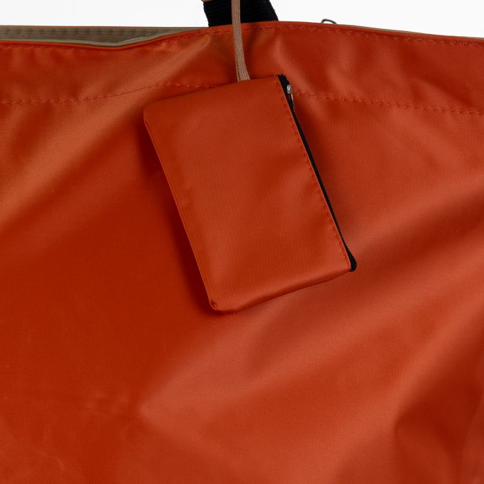 Geanta de weekend portocalie din material textil usor lucios [2]