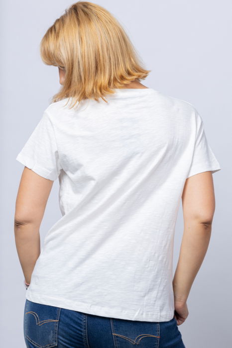 Tricou alb `ALWAYS FREEDOM` cu pestisor la buzunarul de pe bust, din bumbac [2]