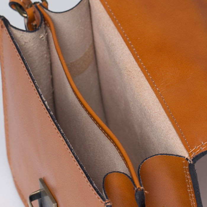 Geanta crossbody camel din piele naturala, tip postas [3]