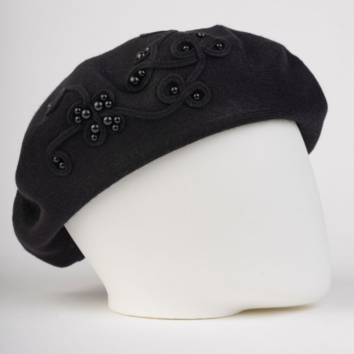 Bereta neagra chic, cu decoratiune tricotata si insertii de perle, din bumbac si lana [2]