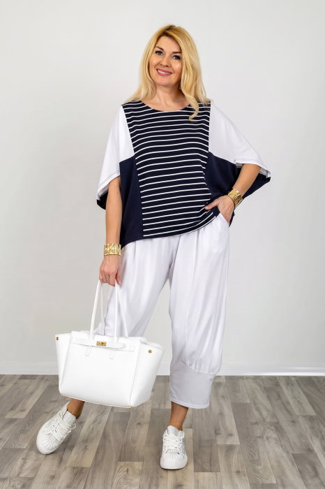 Bluza alb-bleumarin oversize cu design asimetric din bumbac - joc de dungi