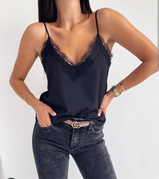 Bluza neagra tip maiou din lycra, tivita cu dantela pe decolteu [1]