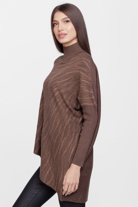Pulover oversize lalea, asimetric, din tricotaj maro [2]