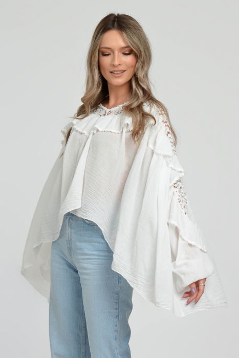 Bluza boho oversize din batist de bumbac, in colturi, cu volan si dantela, alba [5]