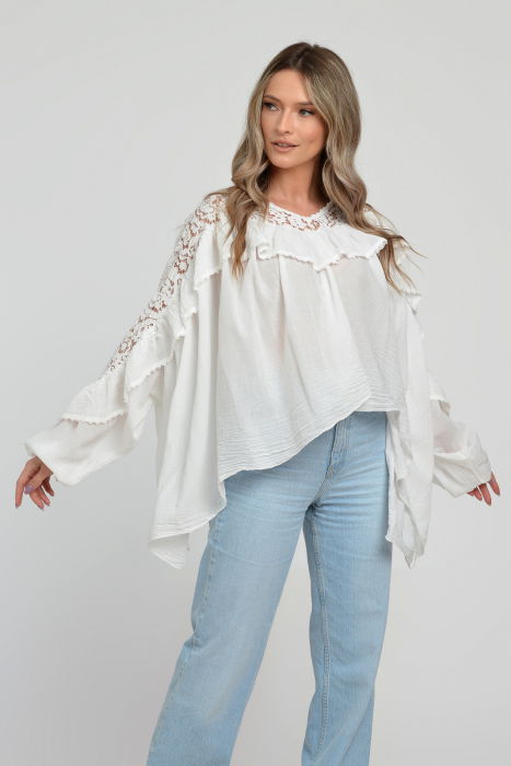 Bluza boho oversize din batist de bumbac, in colturi, cu volan si dantela, alba [2]