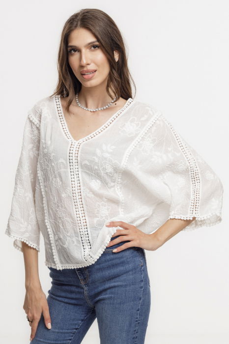 Bluza brodata cu maneca fluture din dantela de bumbac, alba