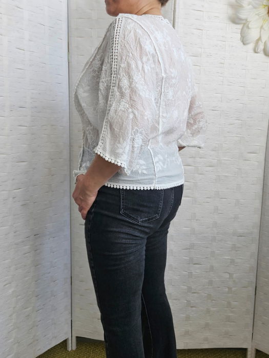 Bluza brodata cu maneca fluture din dantela de bumbac, alba [6]