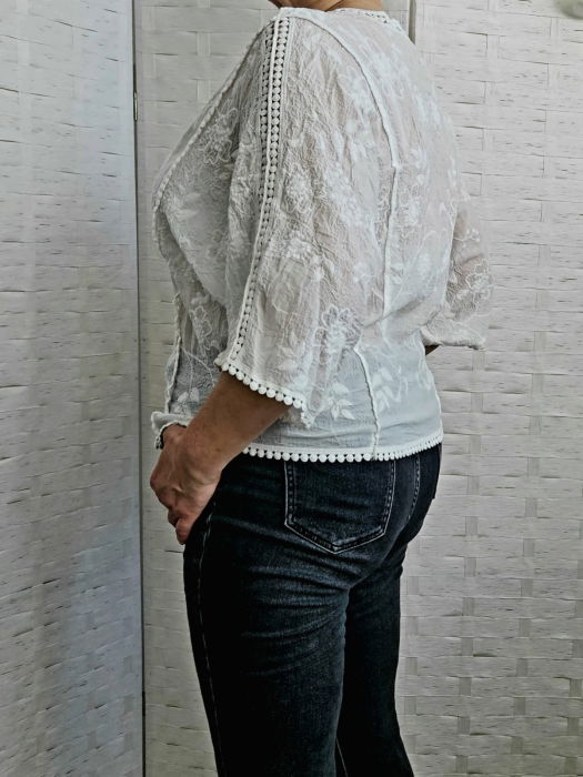 Bluza brodata cu maneca fluture din dantela de bumbac, alba [7]