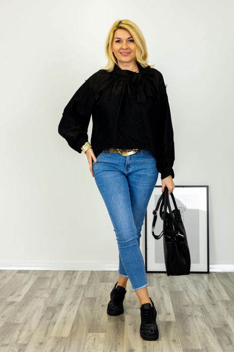 Bluza cu maneci ample si funda la gat, neagra cu dantela aplicata [2]