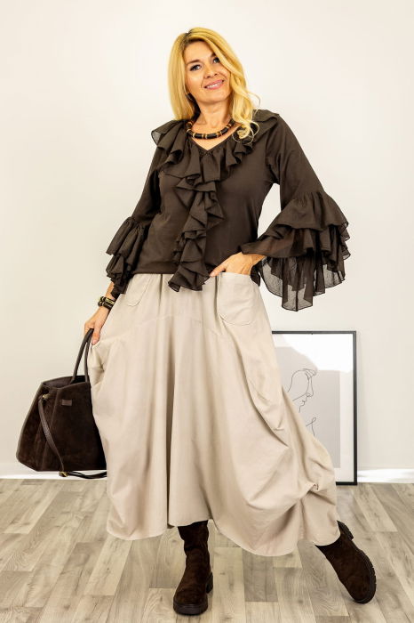 Bluza cu volane duble la maneci si jabou din bumbac fin si batist maron [4]