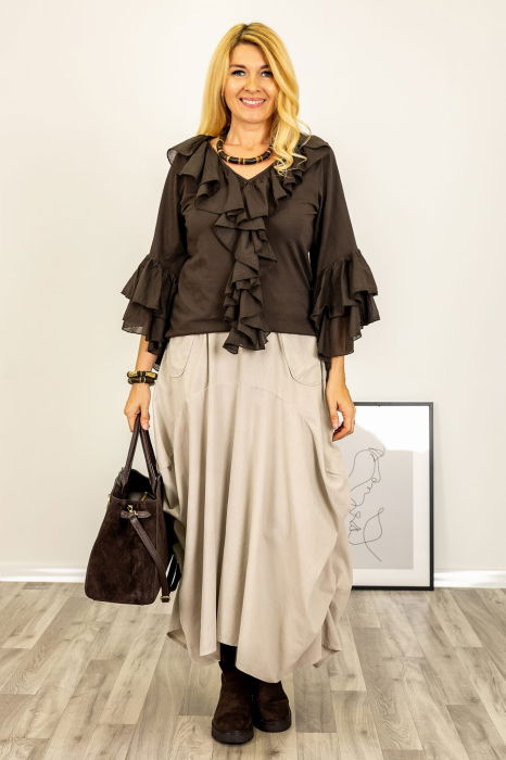 Bluza cu volane duble la maneci si jabou din bumbac fin si batist maron [5]