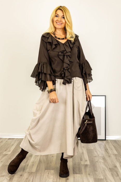 Bluza cu volane duble la maneci si jabou din bumbac fin si batist maron [2]