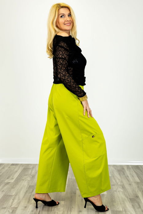 Bluza dama eleganta din dantela cu maneca lunga si aplicatii florale 3D, neagra [4]