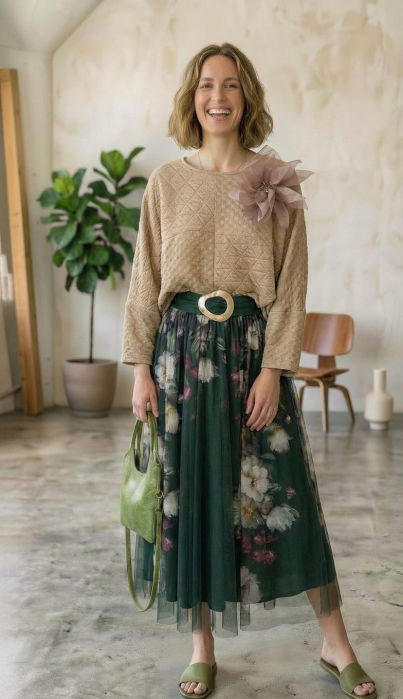 Bluza dama lejera din material gofrat de vascoza cu floare decorativa, bej [1]