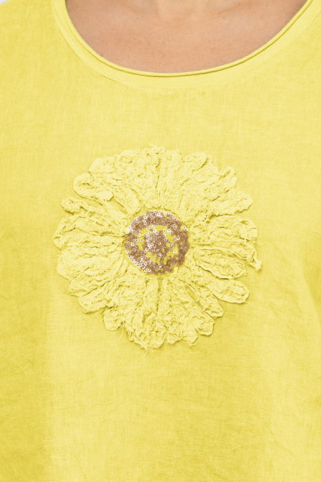 Bluza din in galbena, cu floare si paiete pe piept [4]
