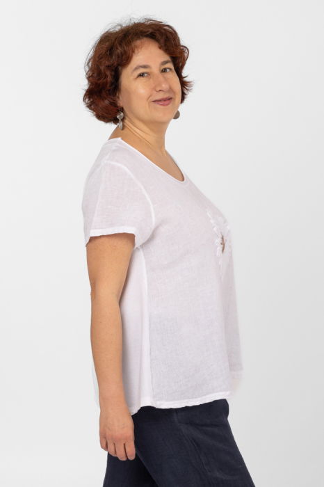 Bluza din in alba, cu floare si paiete pe piept [5]