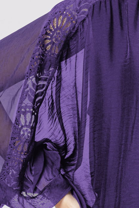 Bluza din matase si vascoza albastru jeans brodata si dantela pe spate si nasturei [3]